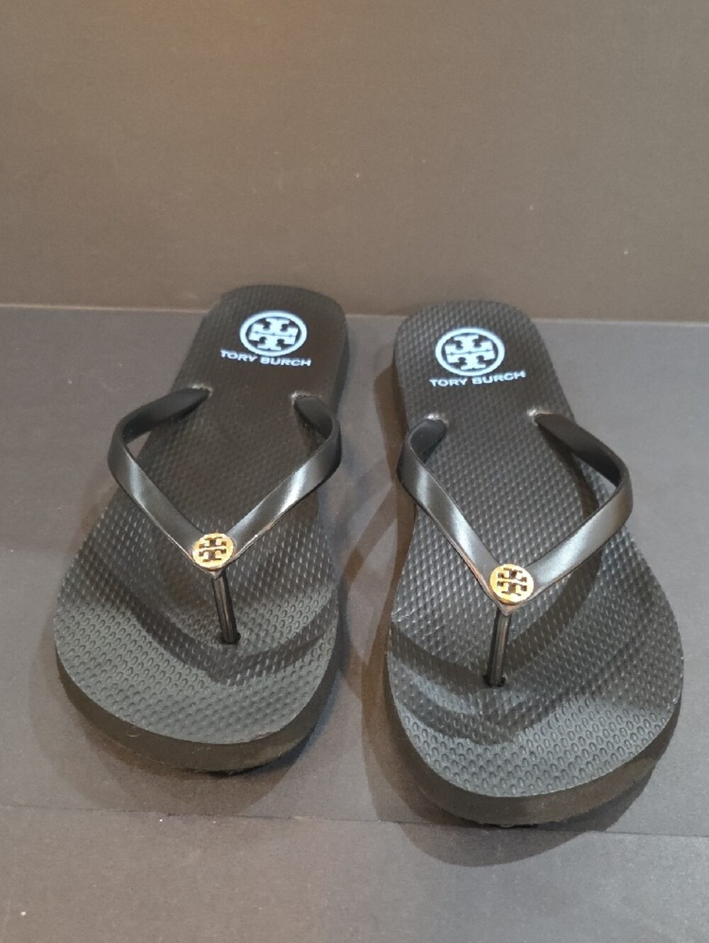 Tory Burch Black Flip Flop Sandals with Gold Logo Accent Womens Size 11 - Picture 4 of 11